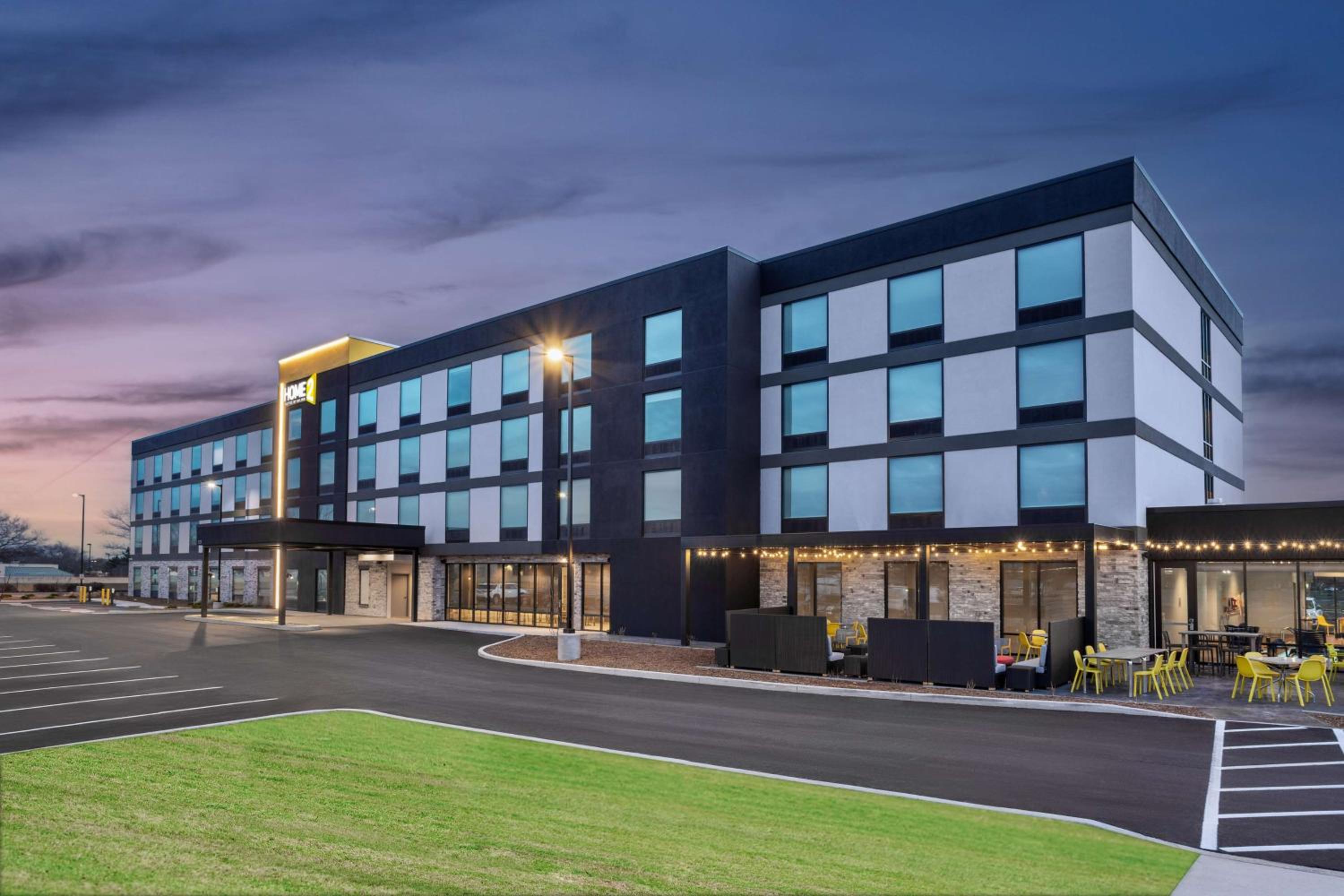 Hotel Home2 Suites By Hilton Indianapolis North At Intech Park - Image 1