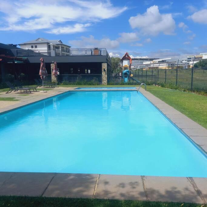 Deep Blue 2 Bed Apartment in an estate