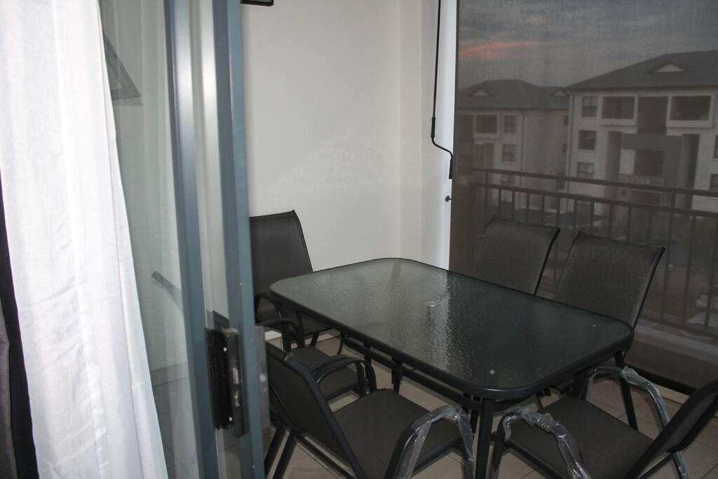 Deep Blue 2 Bed Apartment in an estate