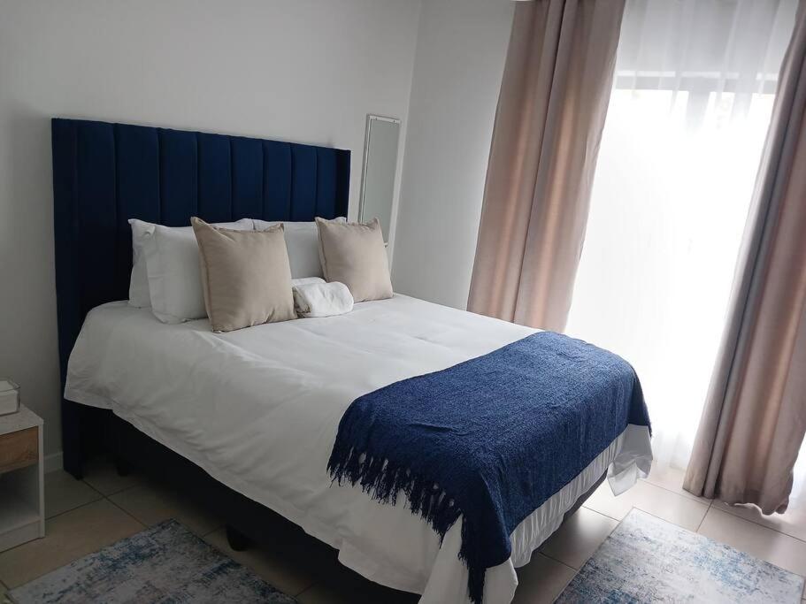 Deep Blue 2 Bed Apartment in an estate