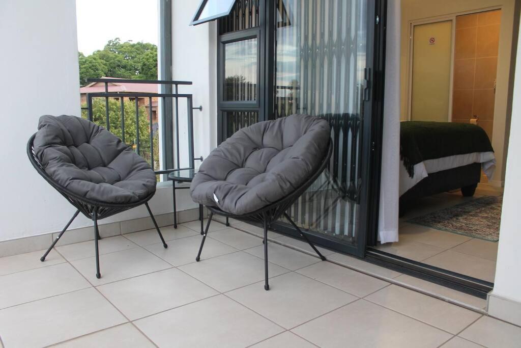 Deep Blue 2 Bed Apartment in an estate