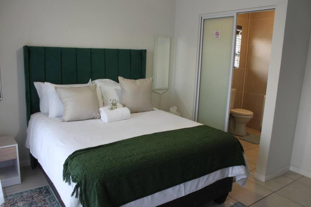 Deep Blue 2 Bed Apartment in an estate