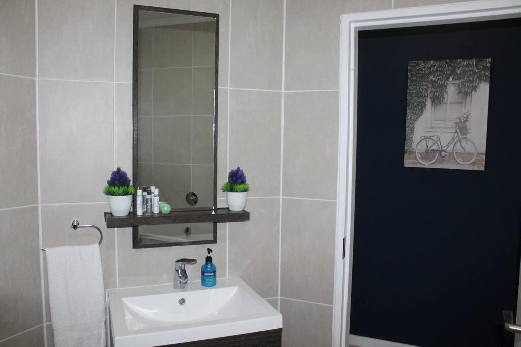 Deep Blue 2 Bed Apartment in an estate