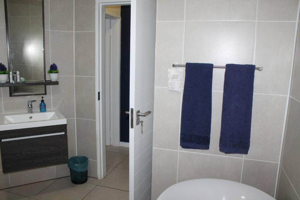 Deep Blue 2 Bed Apartment in an estate