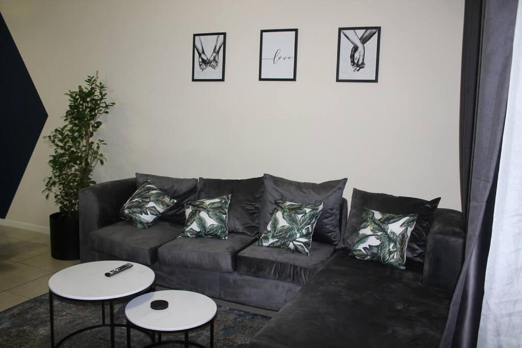 Deep Blue 2 Bed Apartment in an estate