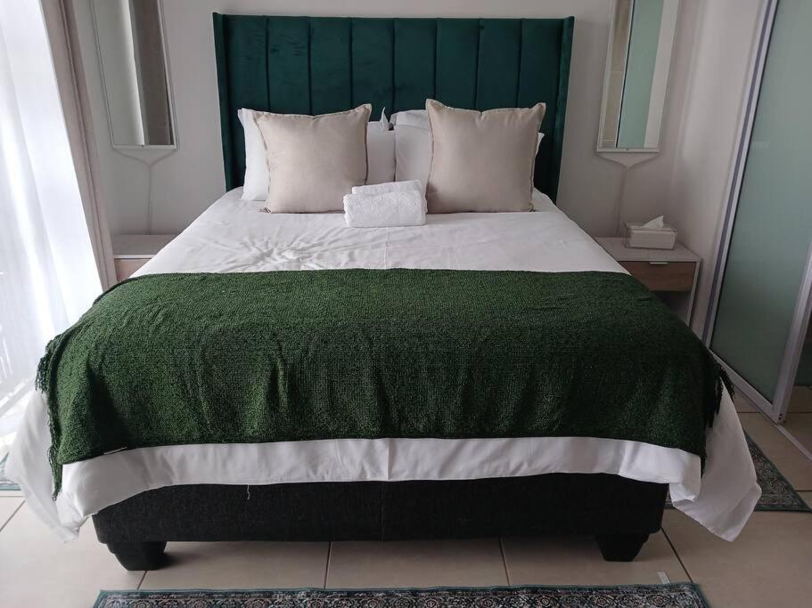 Deep Blue 2 Bed Apartment in an estate