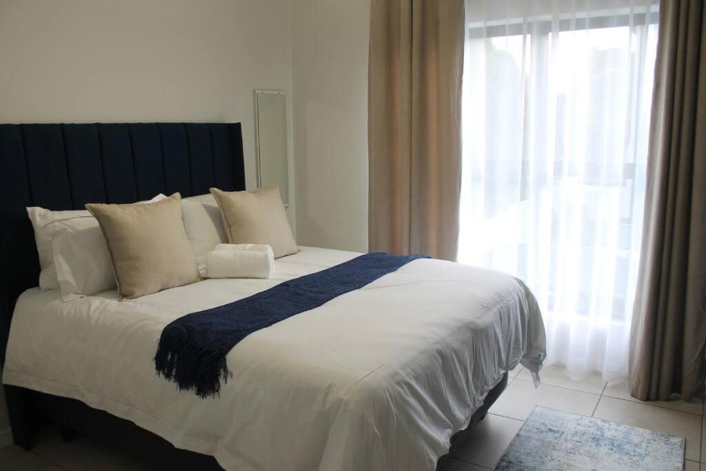 Deep Blue 2 Bed Apartment in an estate