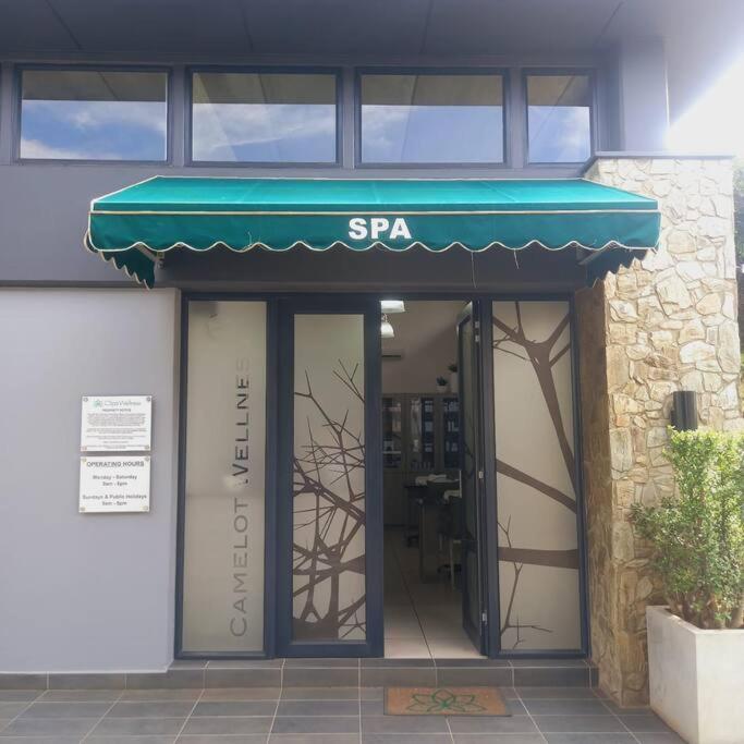 Deep Blue 2 Bed Apartment in an estate