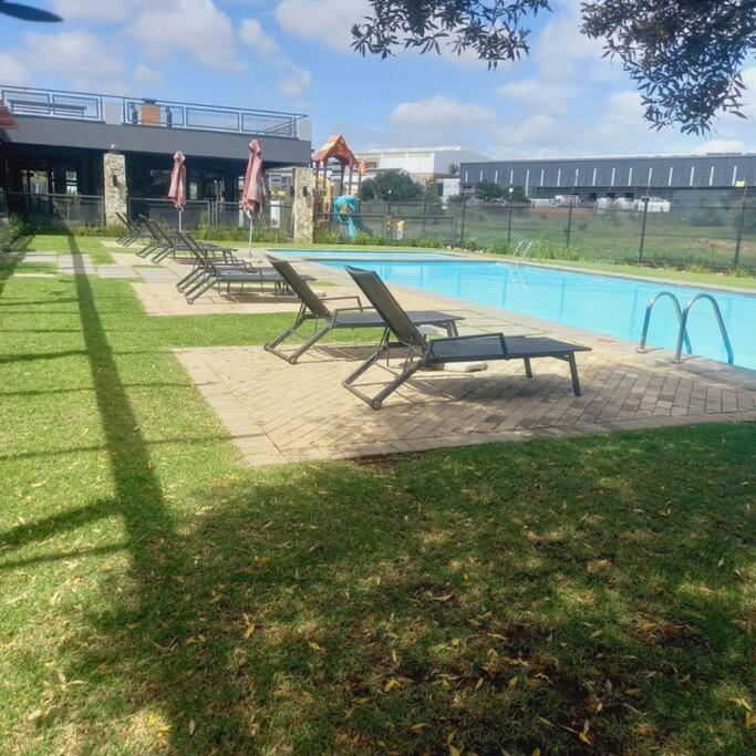 Deep Blue 2 Bed Apartment in an estate