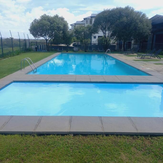 Deep Blue 2 Bed Apartment in an estate