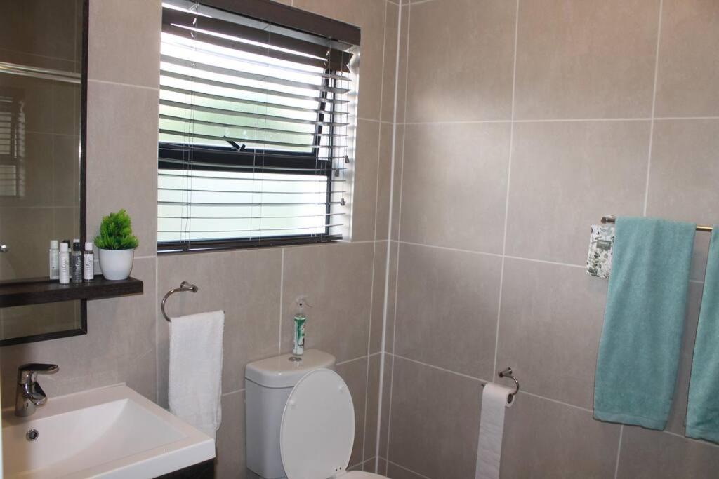 Deep Blue 2 Bed Apartment in an estate