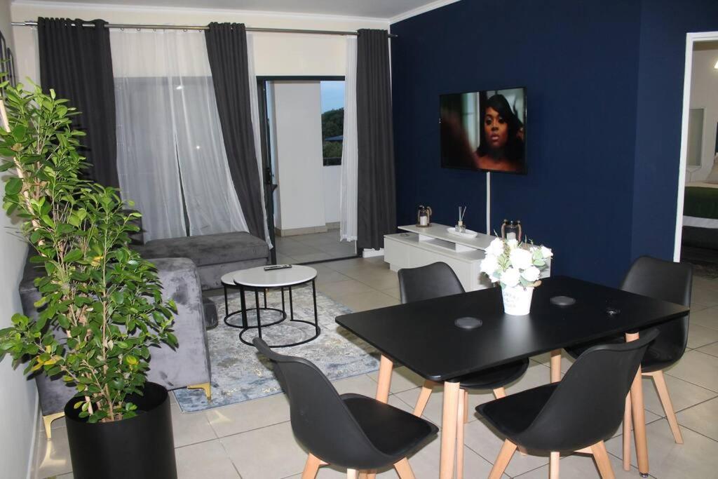 Deep Blue 2 Bed Apartment in an estate