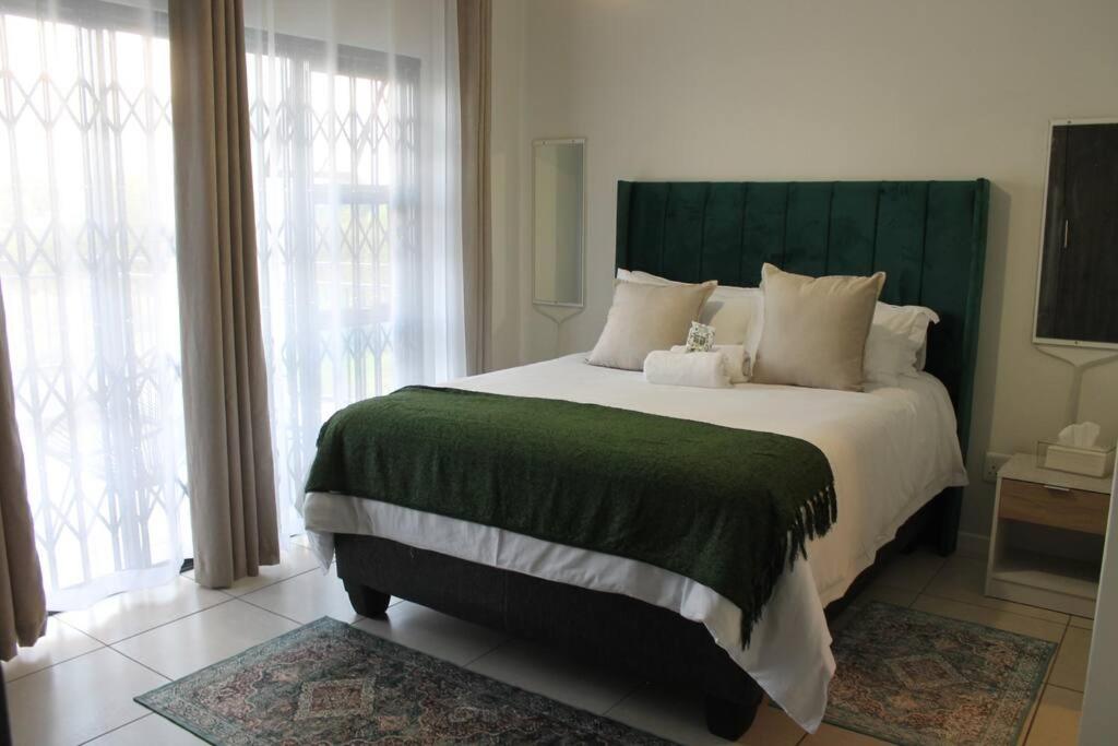Deep Blue 2 Bed Apartment in an estate