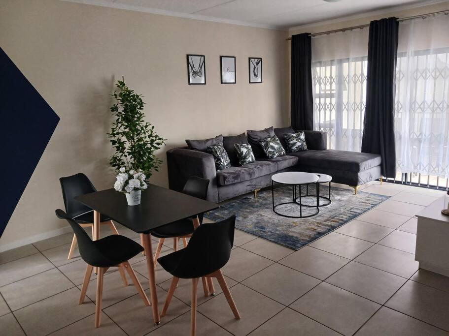 Deep Blue 2 Bed Apartment in an estate