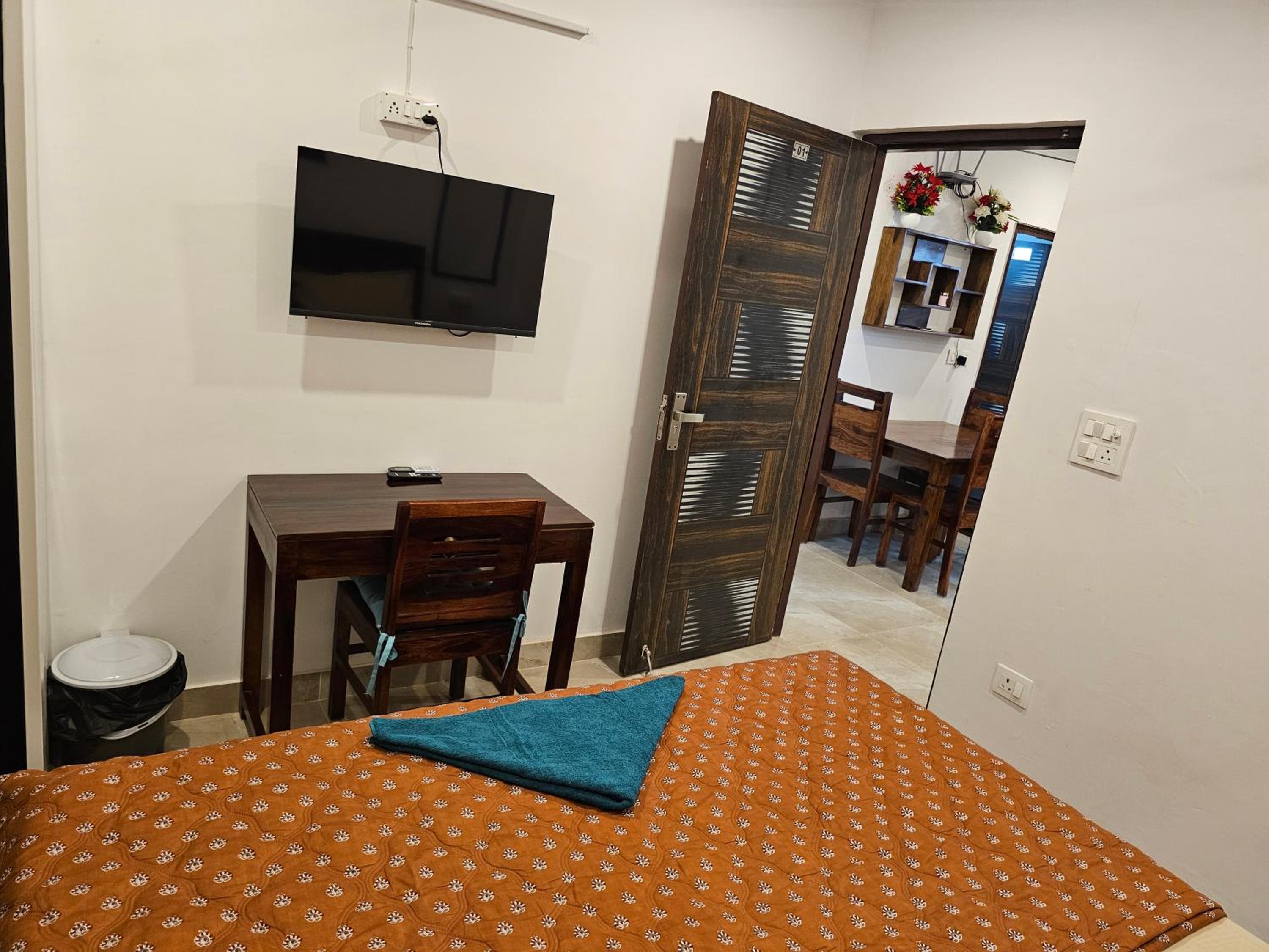 Gautam Nagar Homestay South Delhi view 5