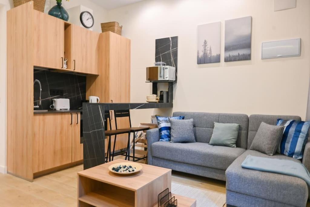 For You Rentals Cómodo apartamento de un dormitorio GAN5C photo 1