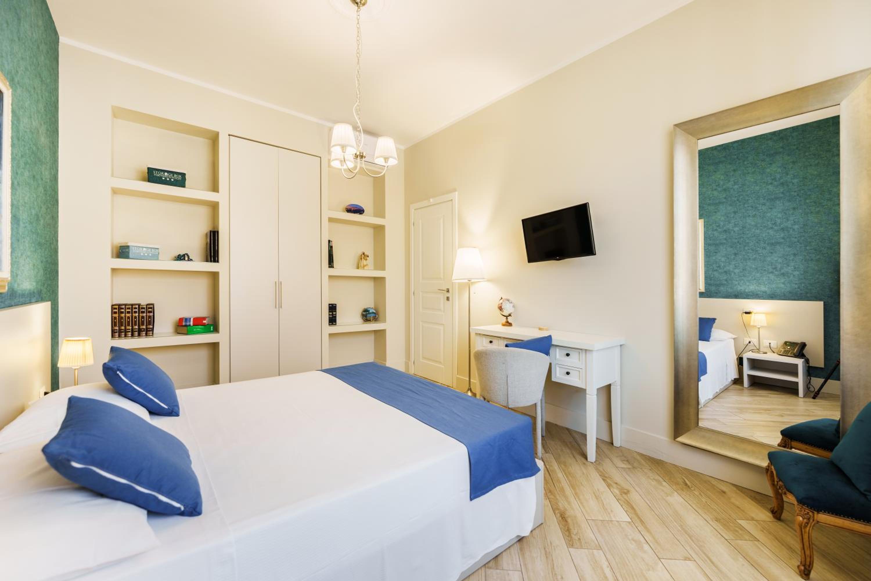 It's Room Naples