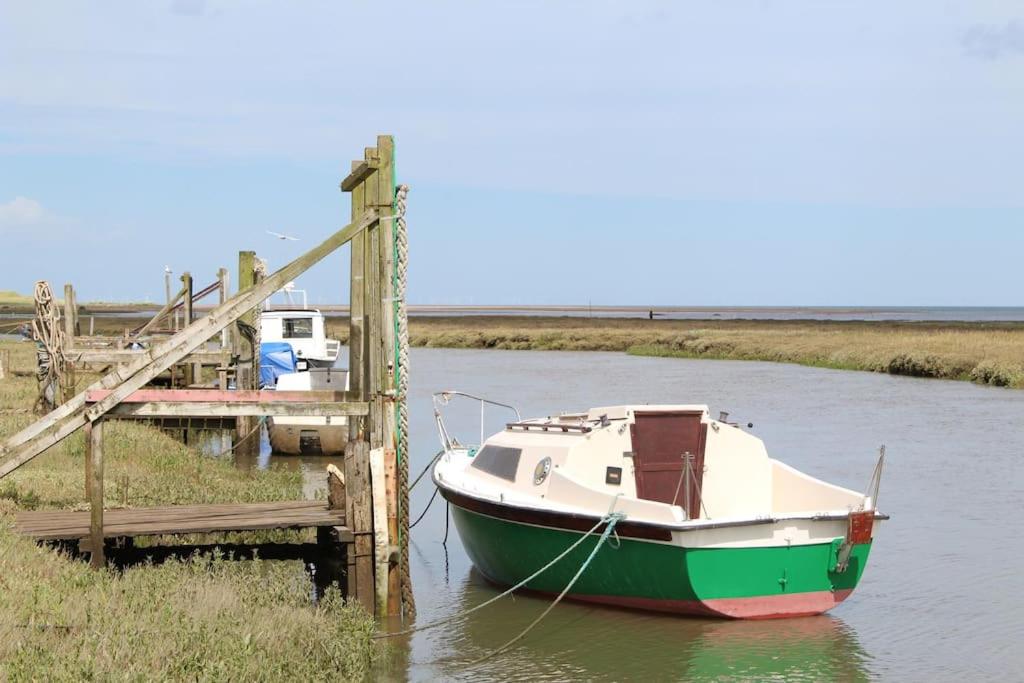 Luxury Holiday Cottage, Docking, North Norfolk view 2