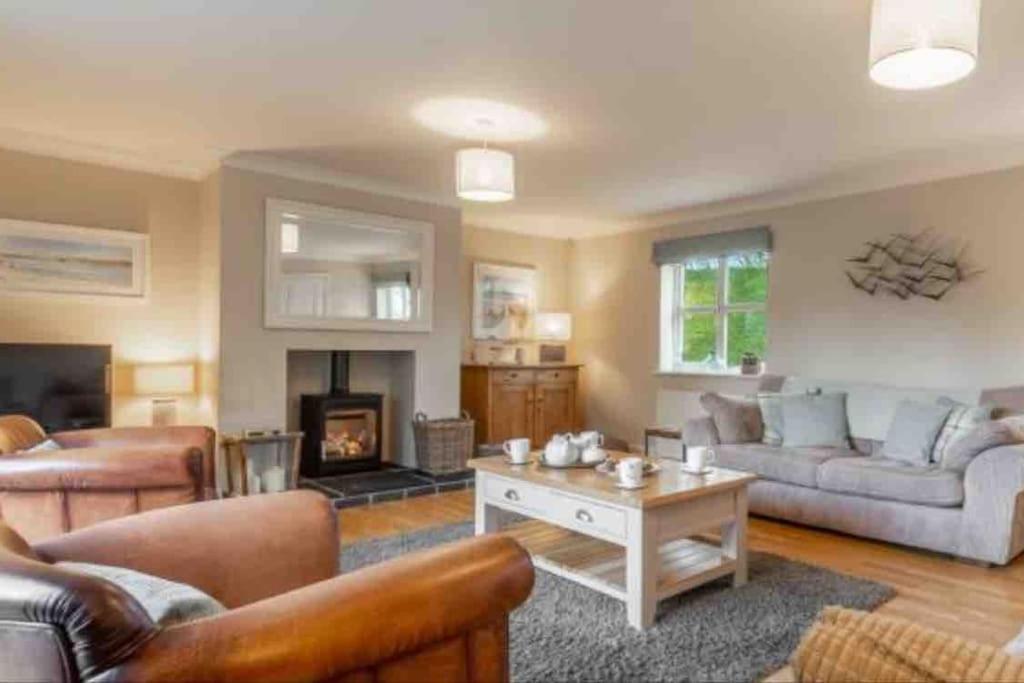 Luxury Holiday Cottage, Docking, North Norfolk view 4
