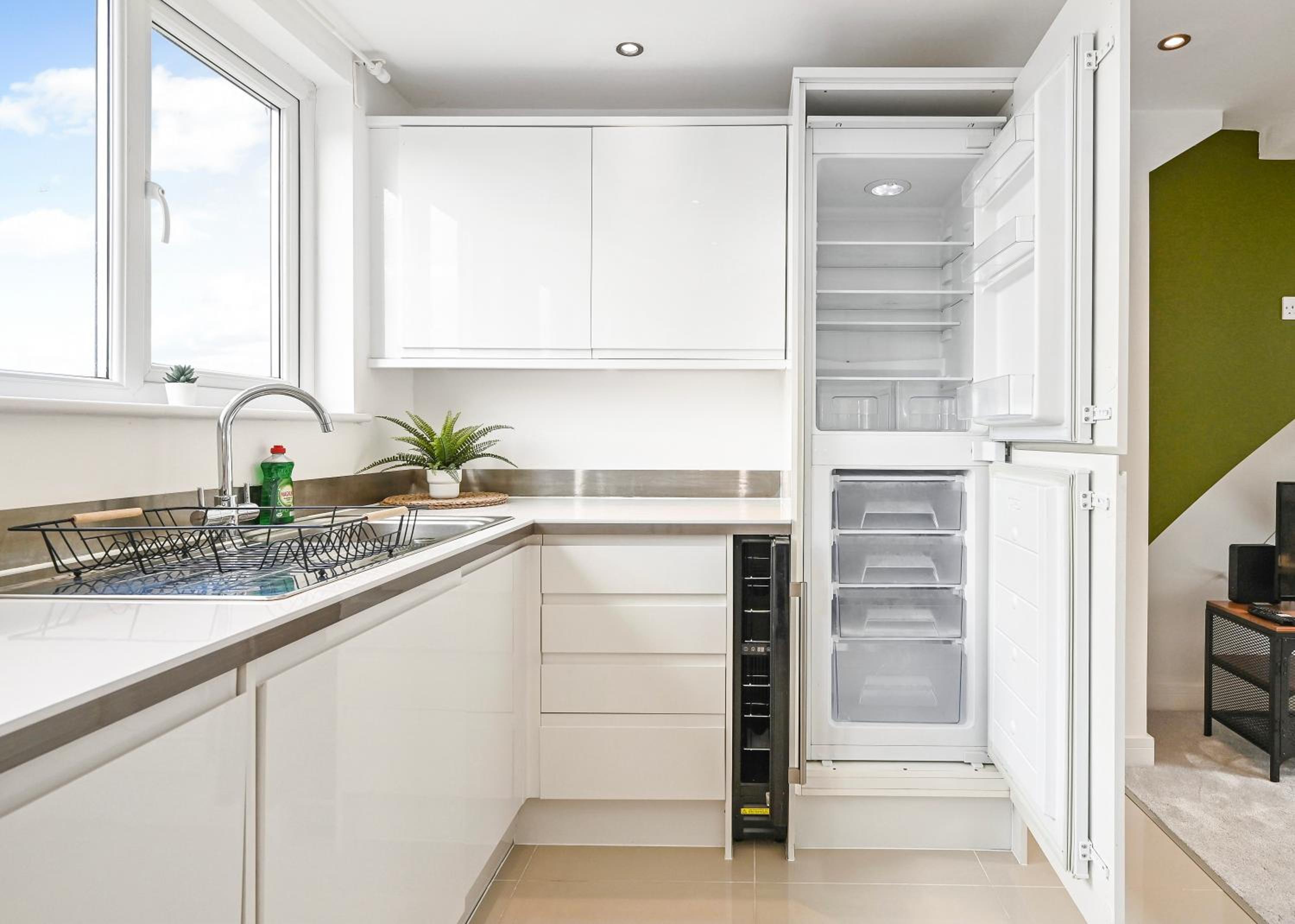 Central 1 Bed apartment In Canton, close to Cardiff City Center Free Parking view 5