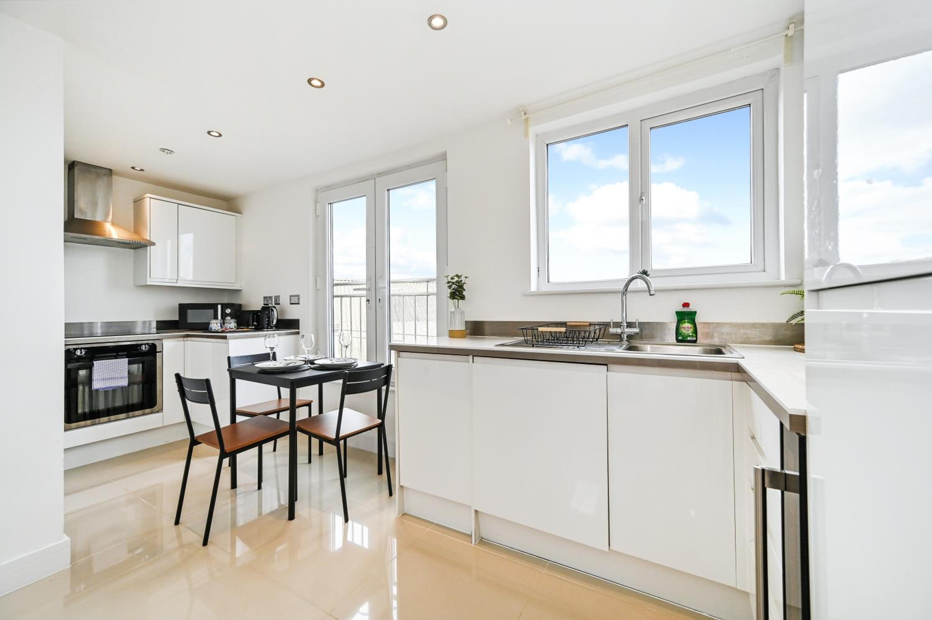 Central 1 Bed apartment In Canton, close to Cardiff City Center Free Parking view 4