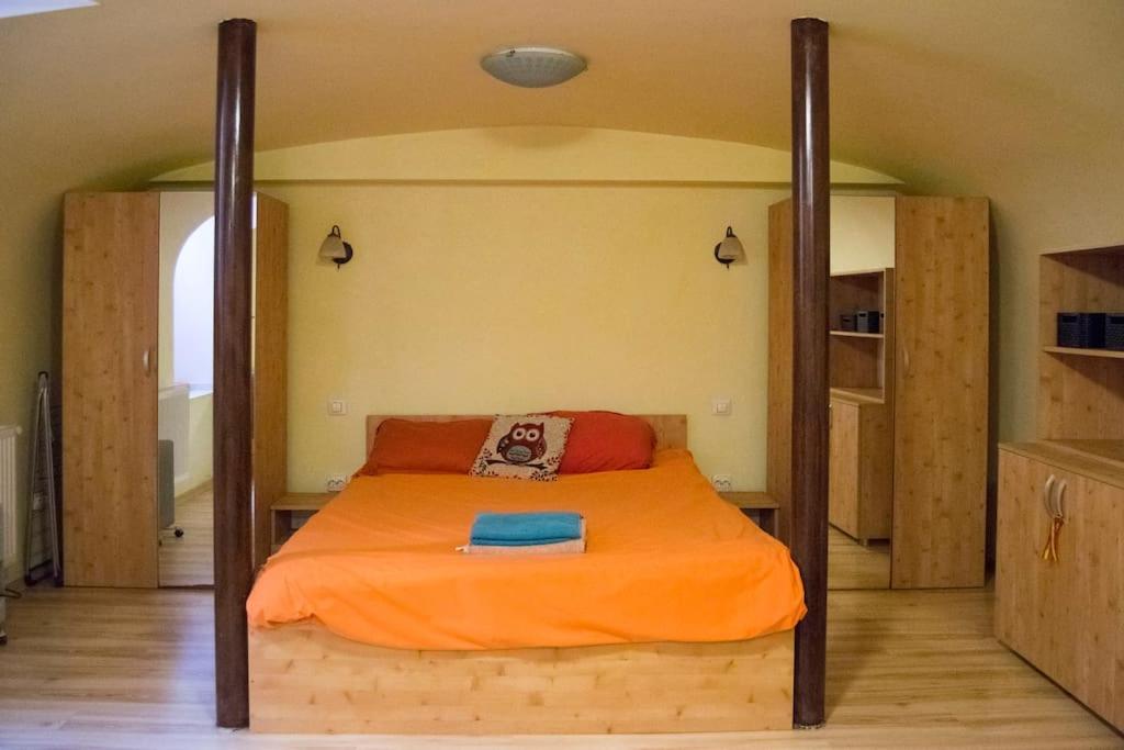 Wicked underground studio apartment view 4