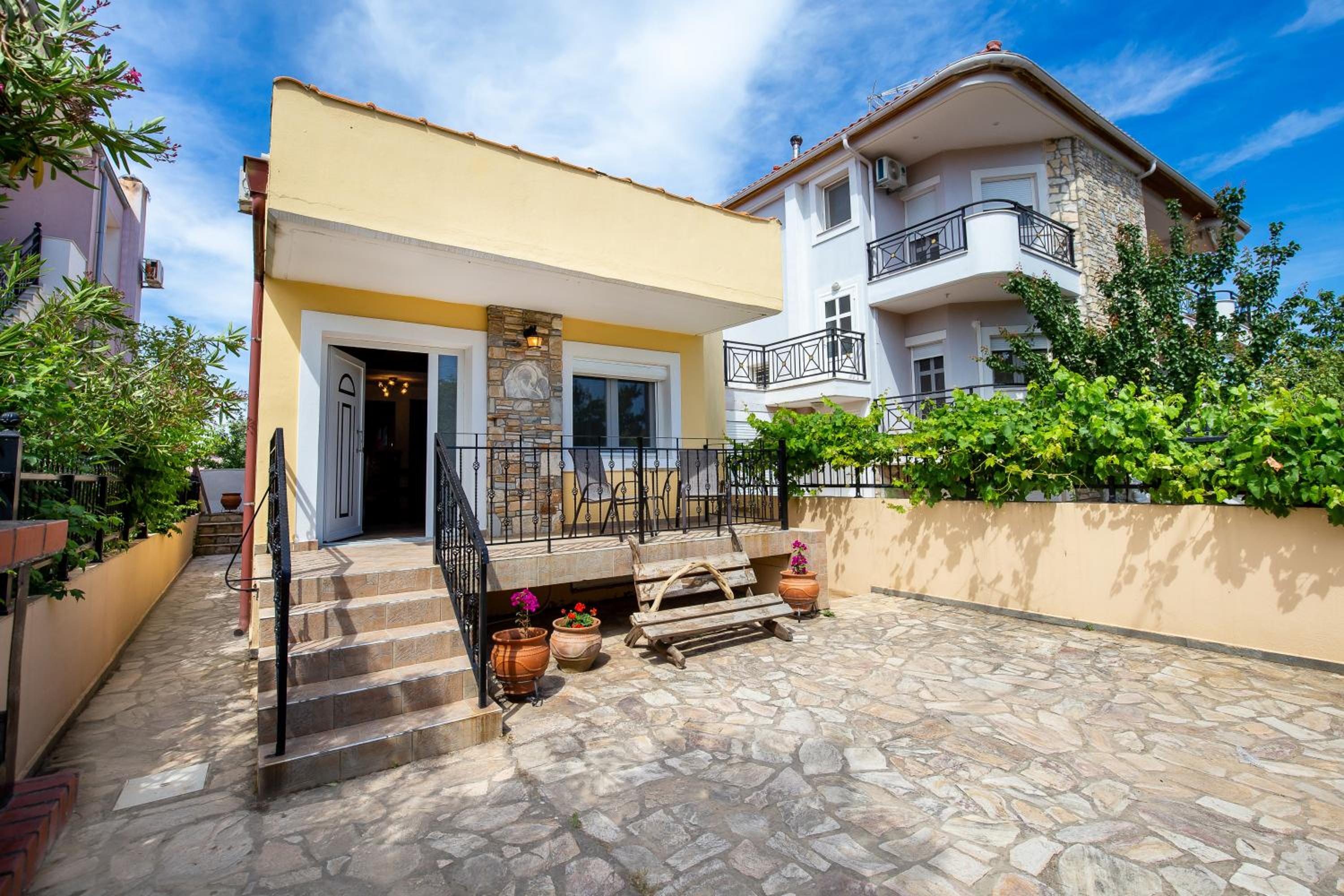 Archagelos House