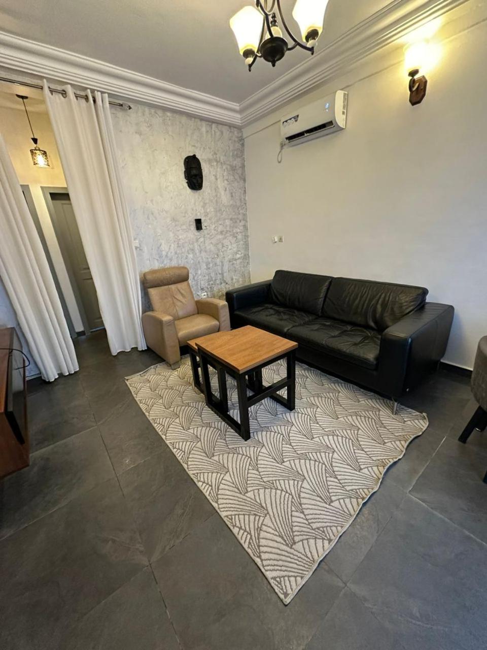 Résidence M Douala - Akwa Plein Centre Ville - Wifi Starlink Haut Débit