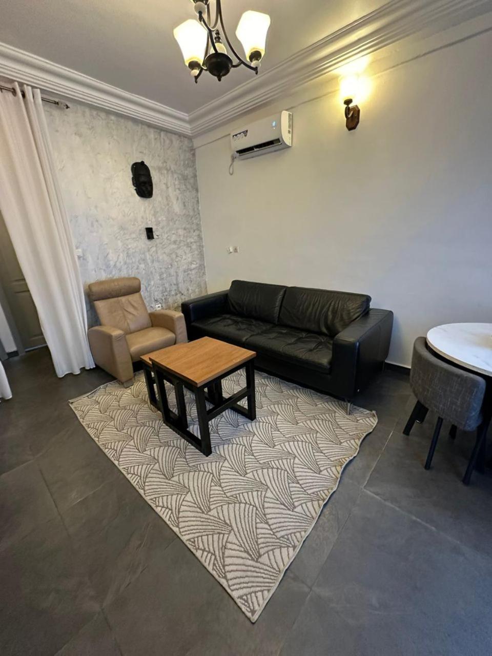Résidence M Douala - Akwa Plein Centre Ville - Wifi Starlink Haut Débit