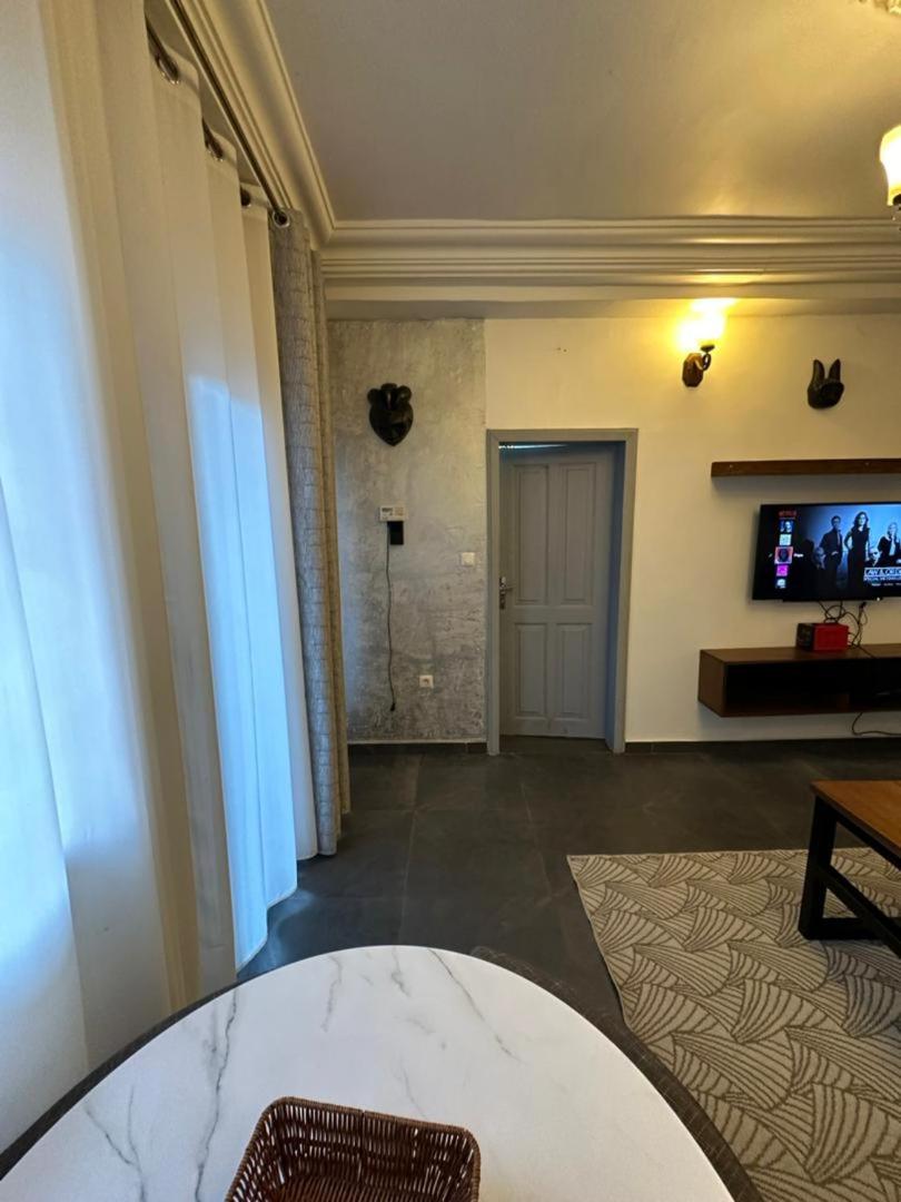 Résidence M Douala - Akwa Plein Centre Ville - Wifi Starlink Haut Débit