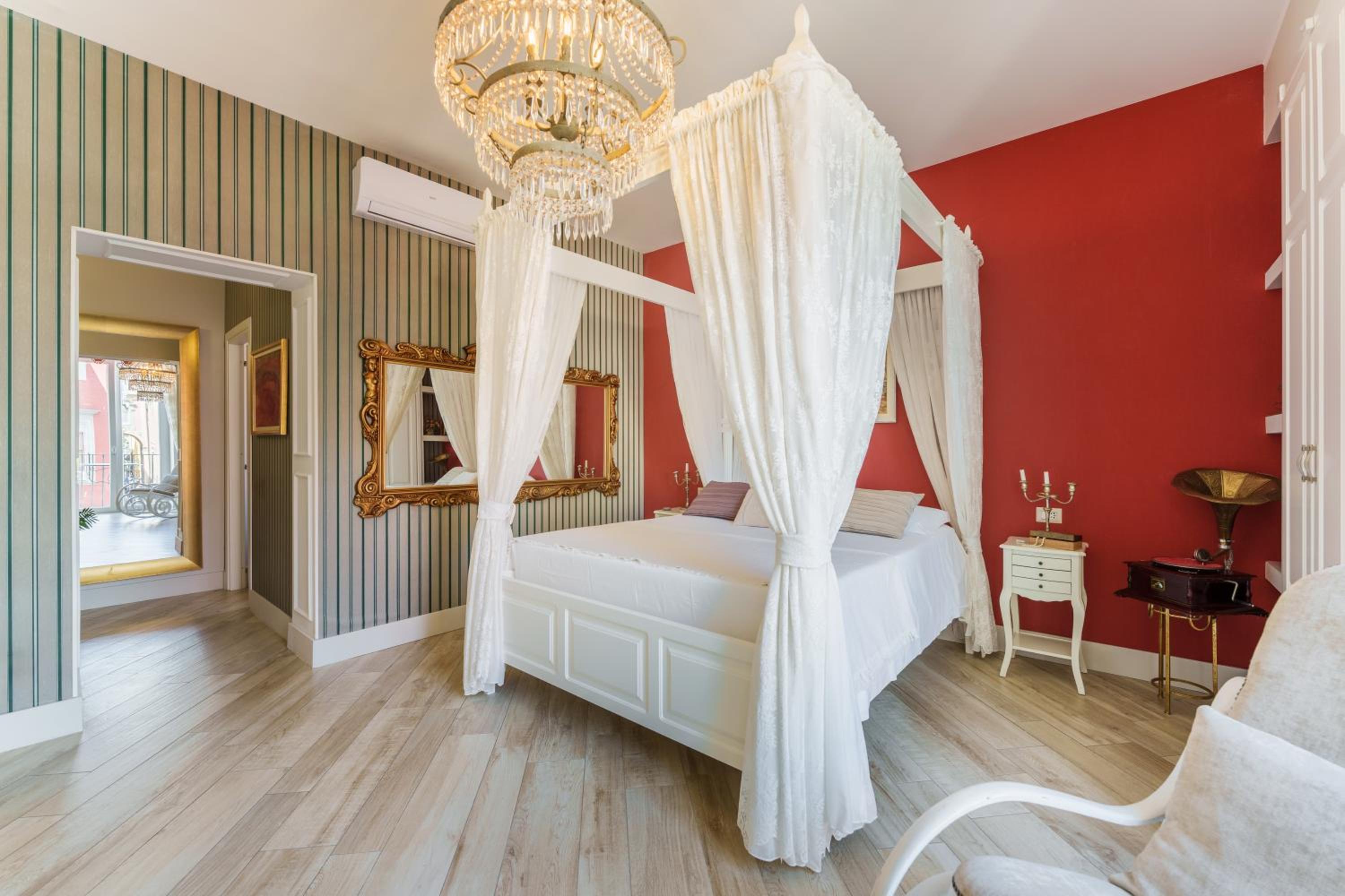 It's Room Naples