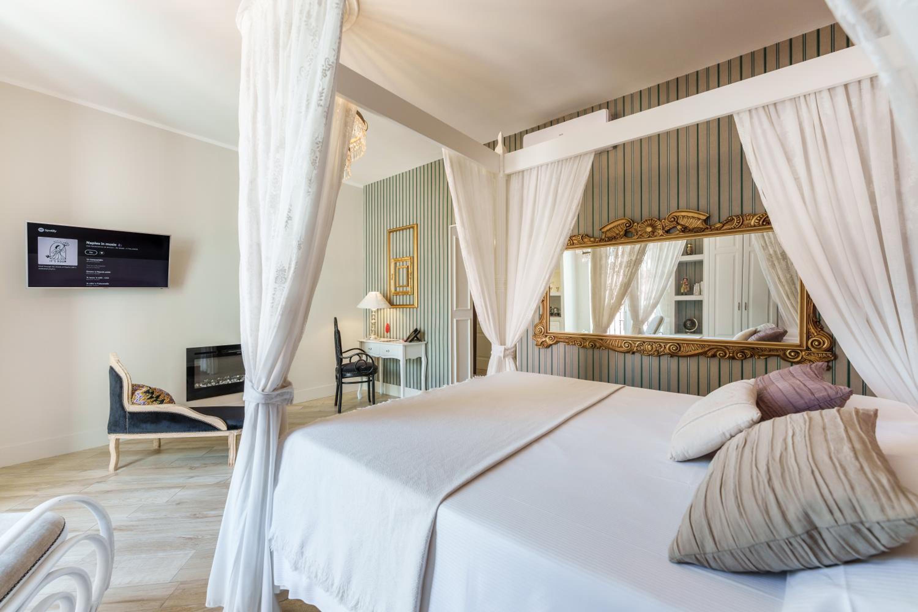 It's Room Naples