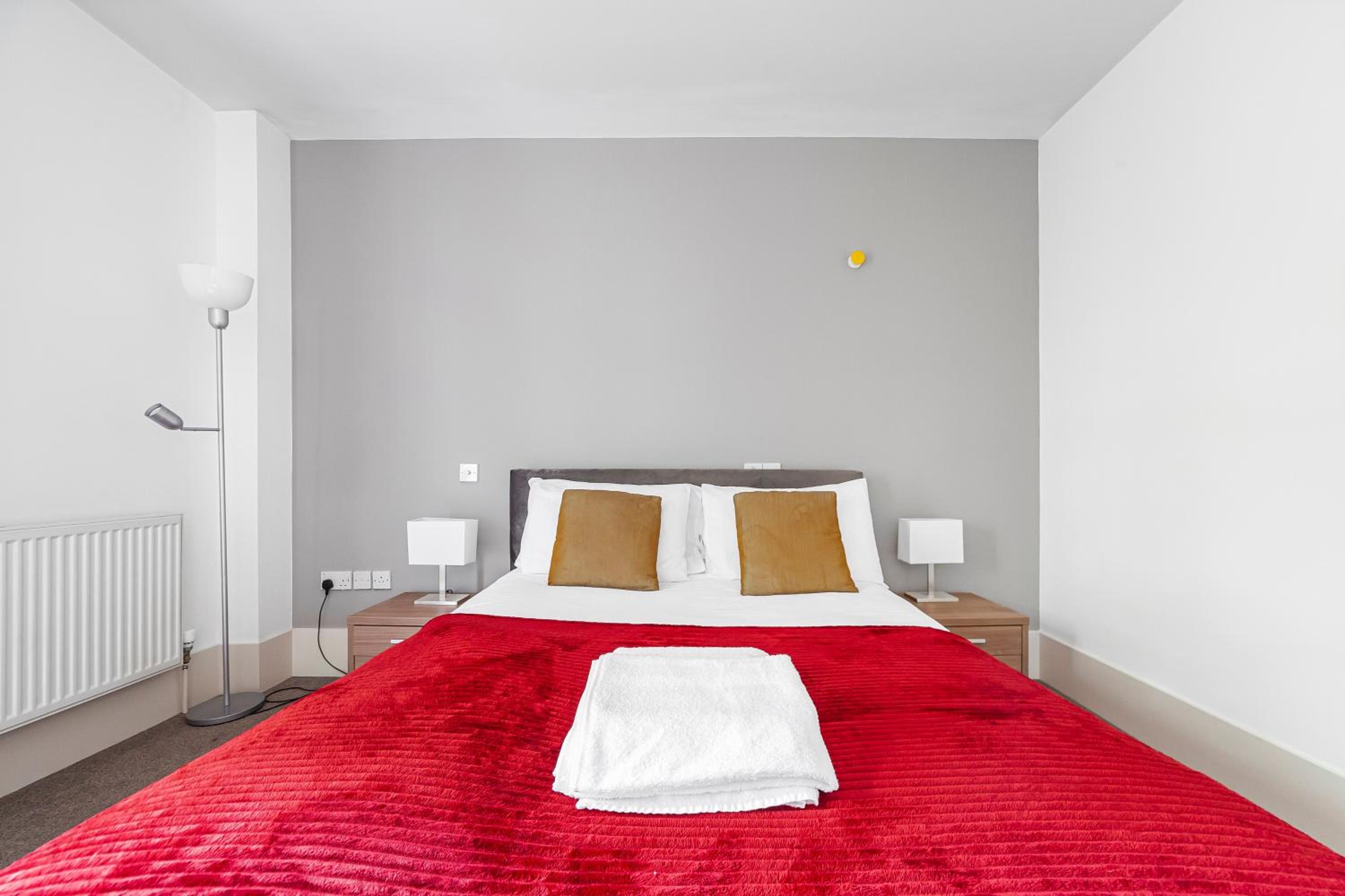 Deluxe Holborn Two Bedroom Apartment view 3