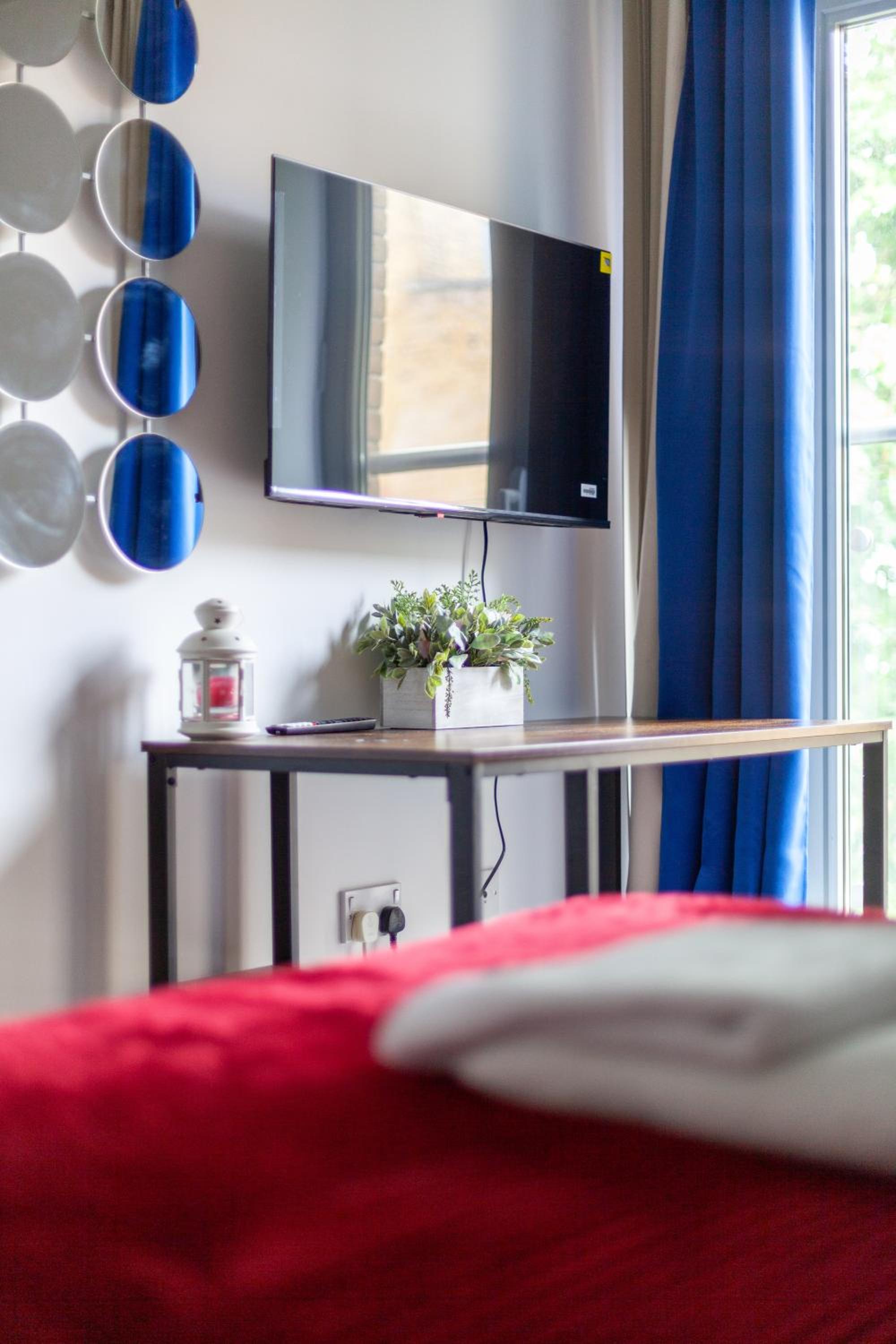 Deluxe Holborn Two Bedroom Apartment view 2