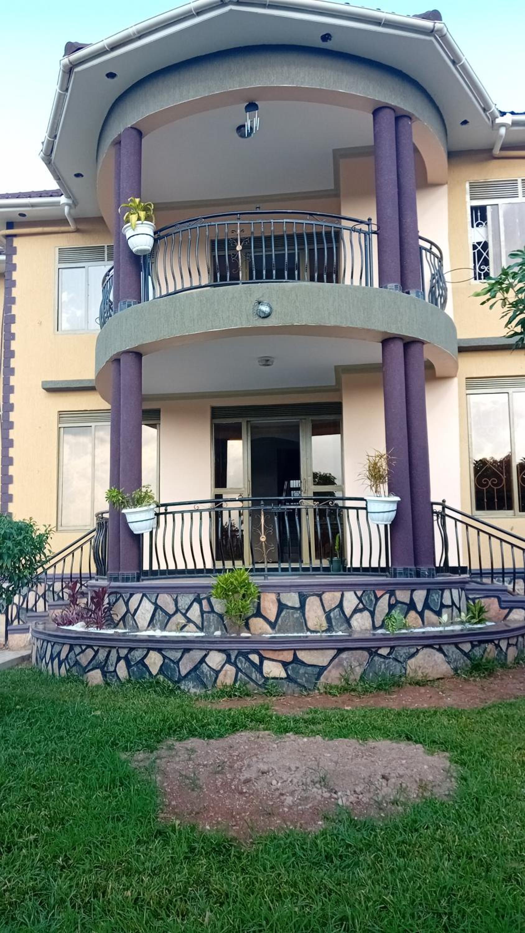 London Villa view 5