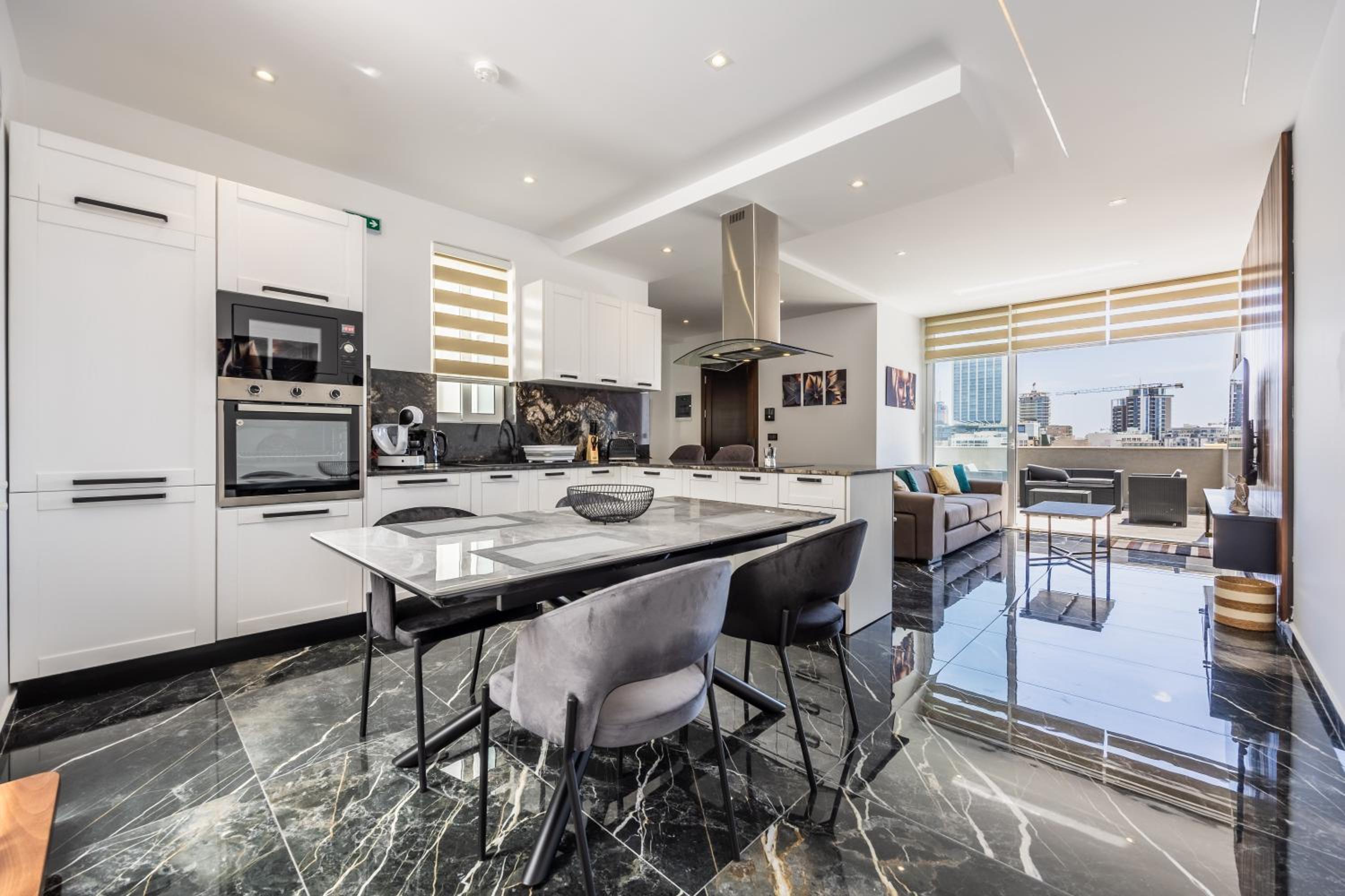 1 Bedroom Penthouse Retreat for Couples & Families with Large Rooftop Terrace and Pool photo 4