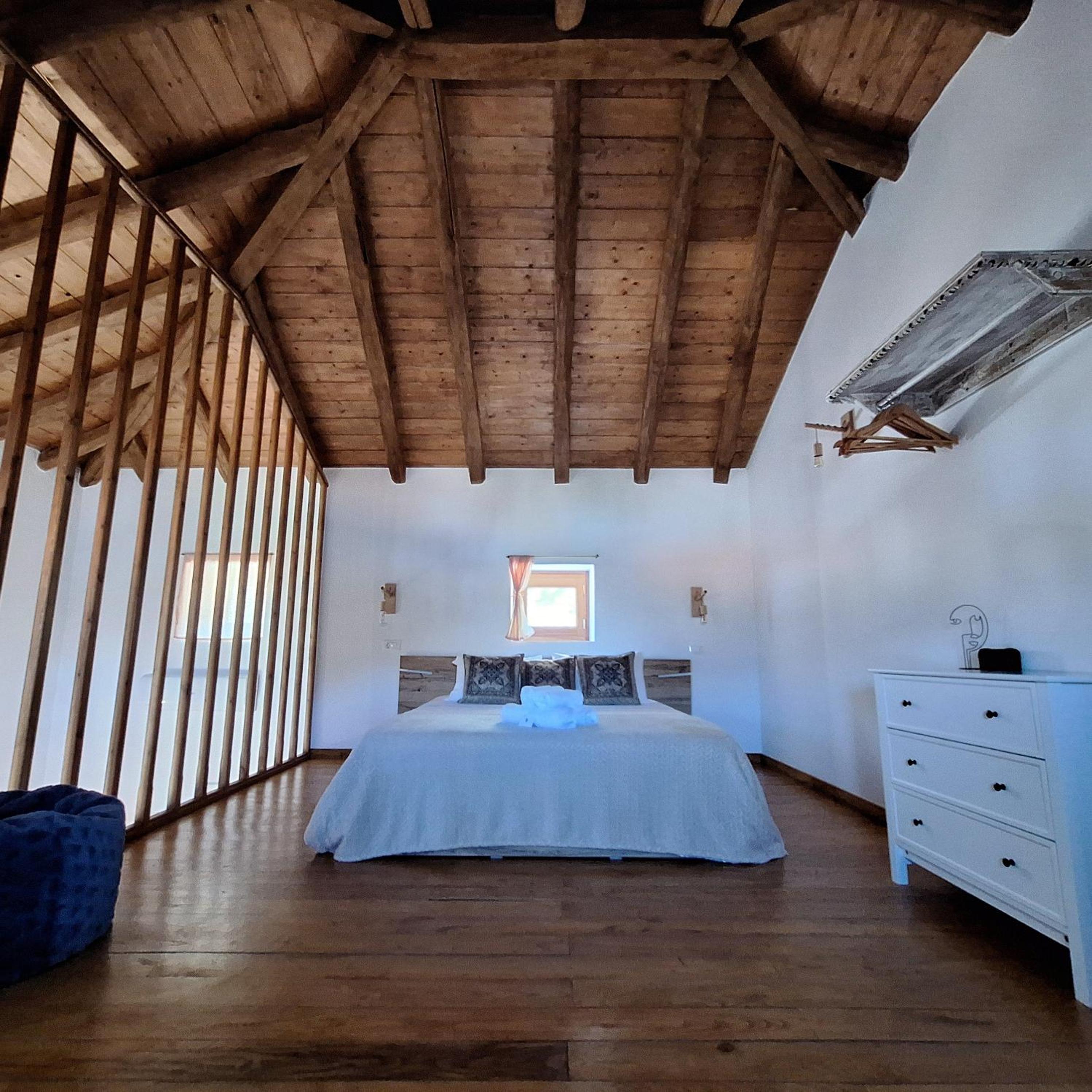 To Pefko - Mezzanines - view 4