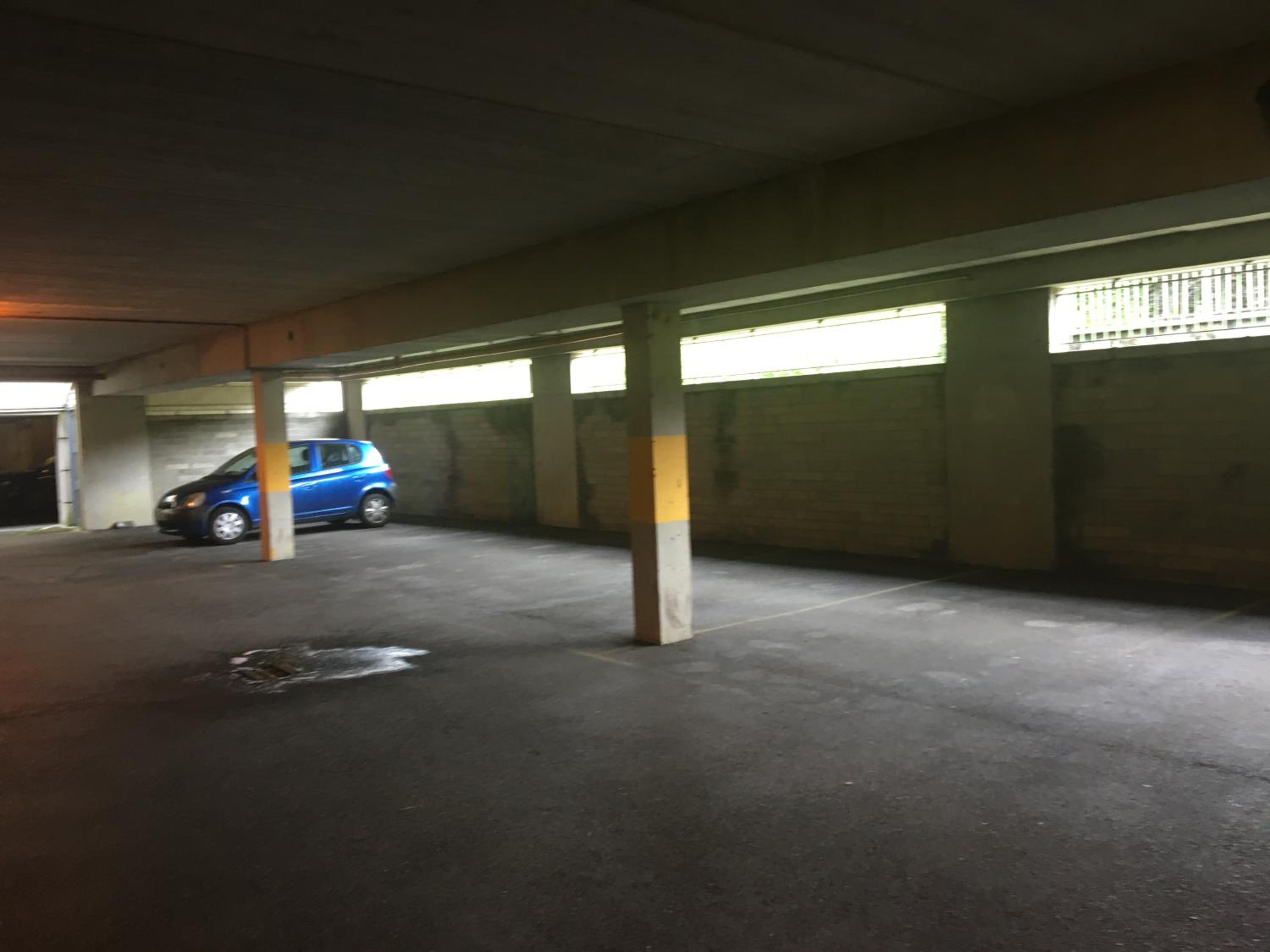 Central Spacious 3 Bedroom Apartment With Parking
