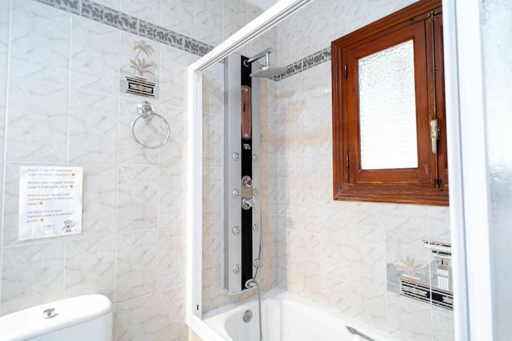 Dream villa with parking, private pool and see views