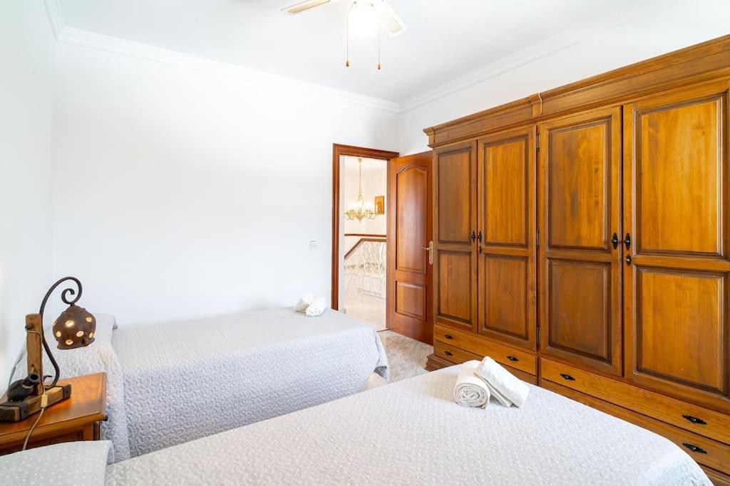 Dream villa with parking, private pool and see views