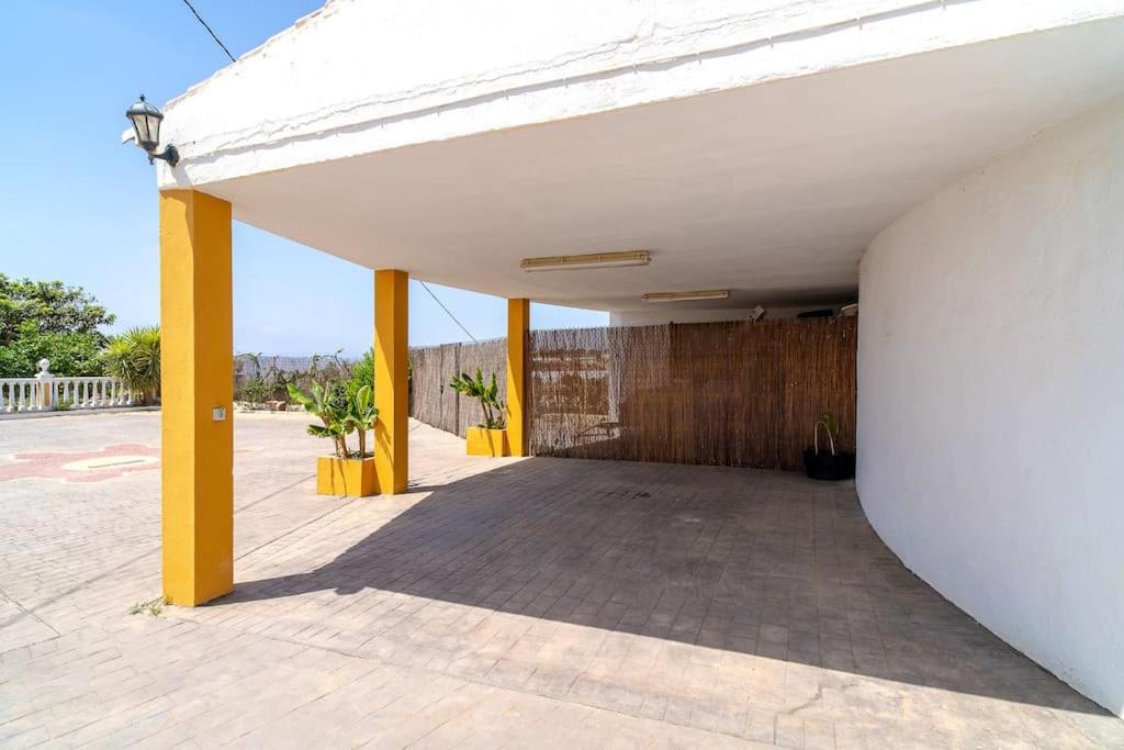 Dream villa with parking, private pool and see views