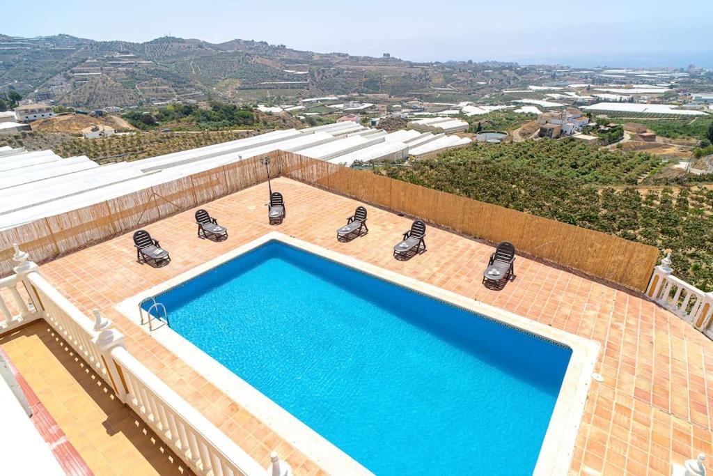 Dream villa with parking, private pool and see views
