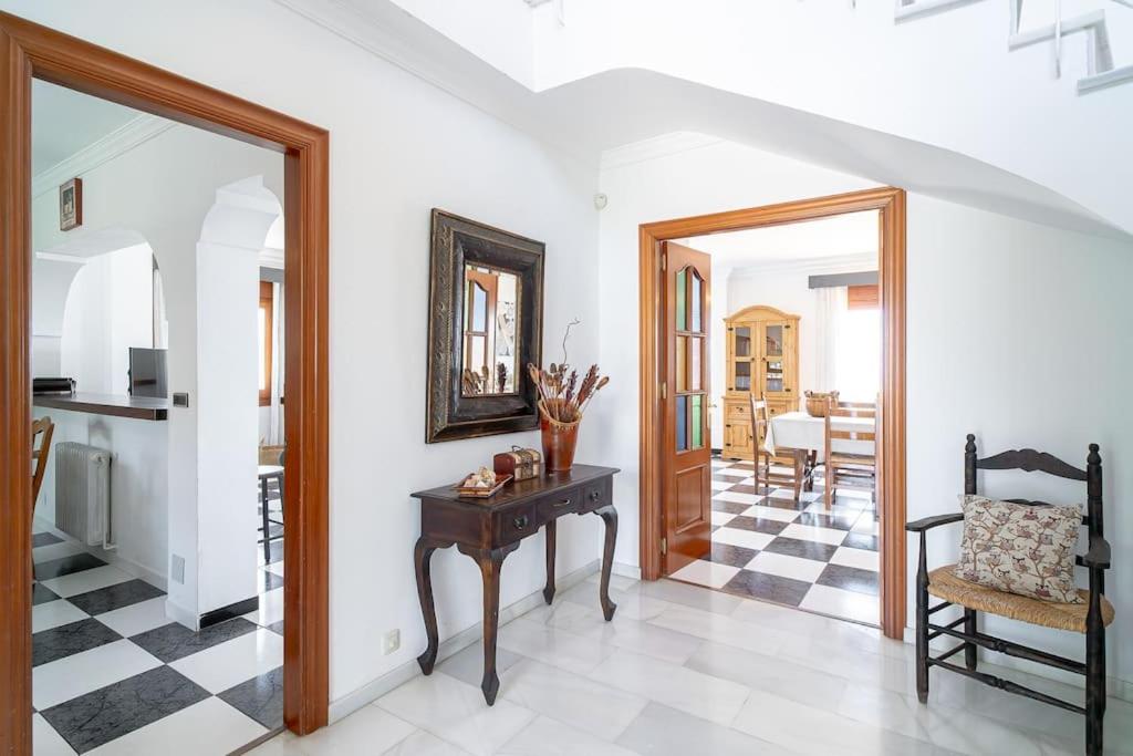 Dream villa with parking, private pool and see views