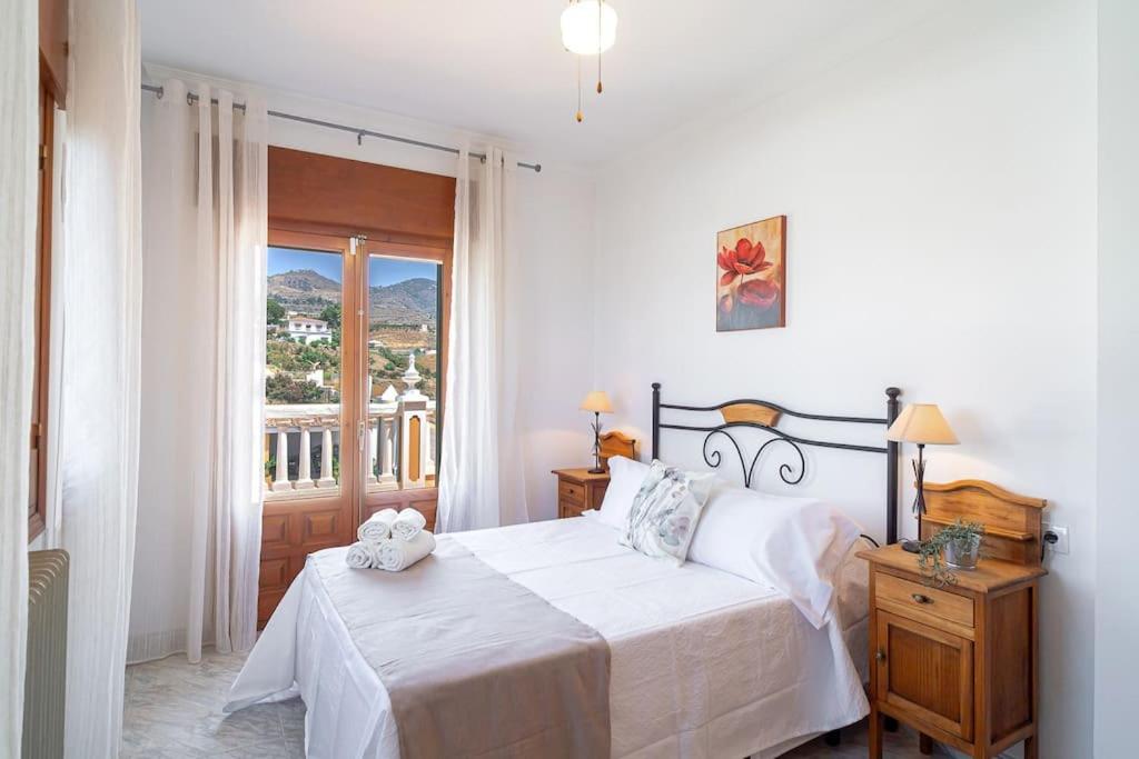 Dream villa with parking, private pool and see views