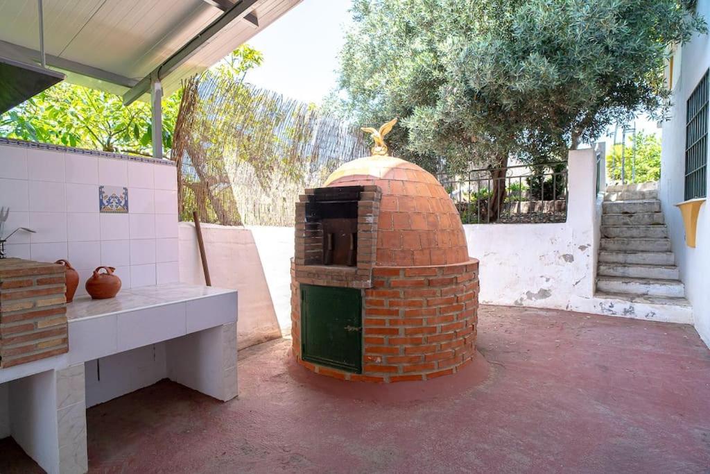 Dream villa with parking, private pool and see views