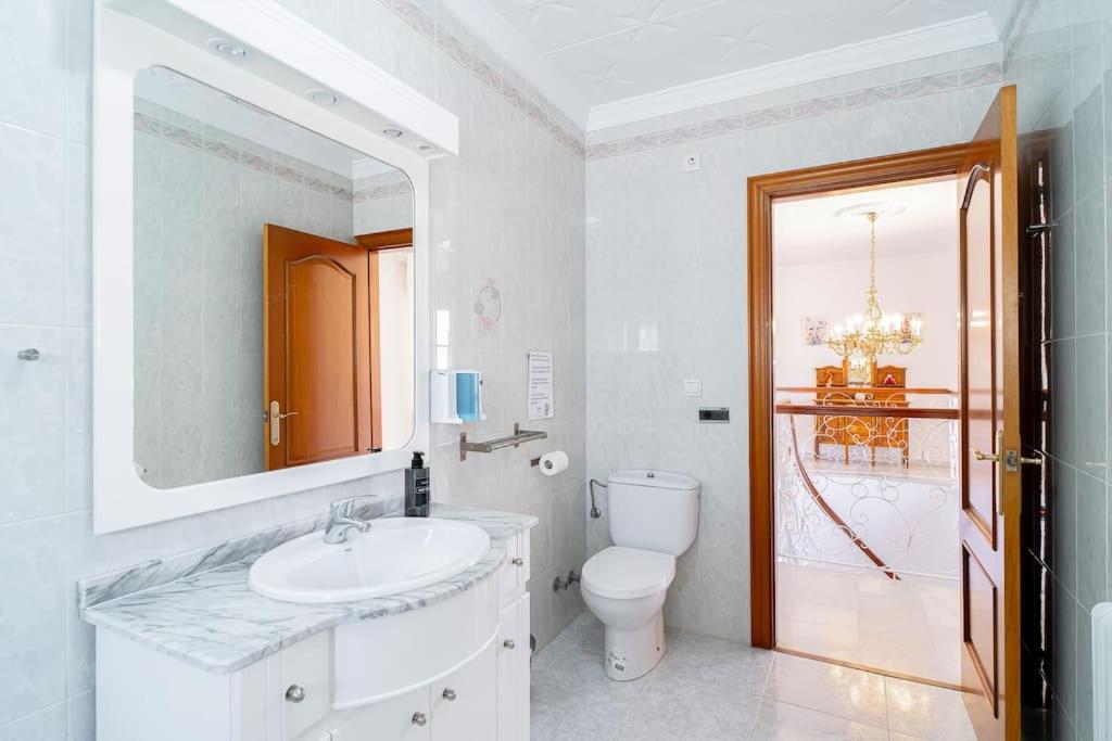 Dream villa with parking, private pool and see views