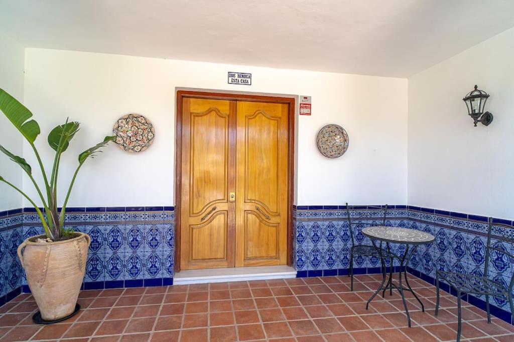 Dream villa with parking, private pool and see views