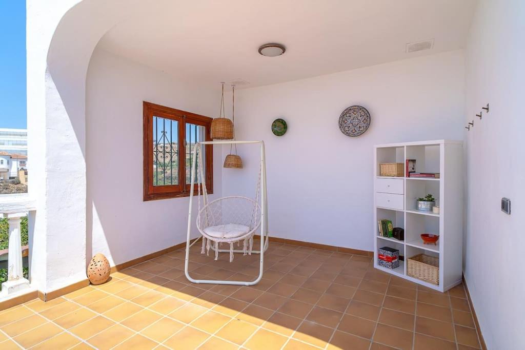 Dream villa with parking, private pool and see views