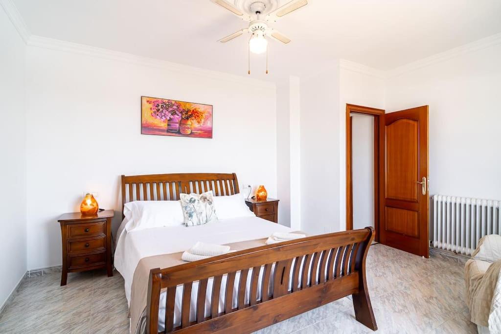 Dream villa with parking, private pool and see views