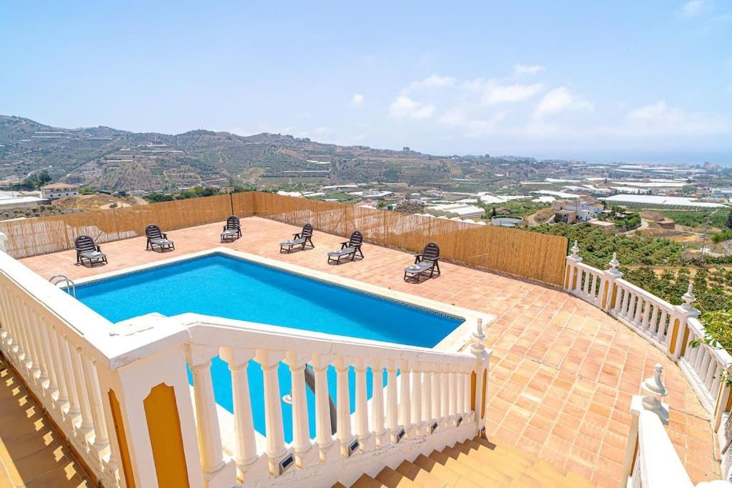 Dream villa with parking, private pool and see views